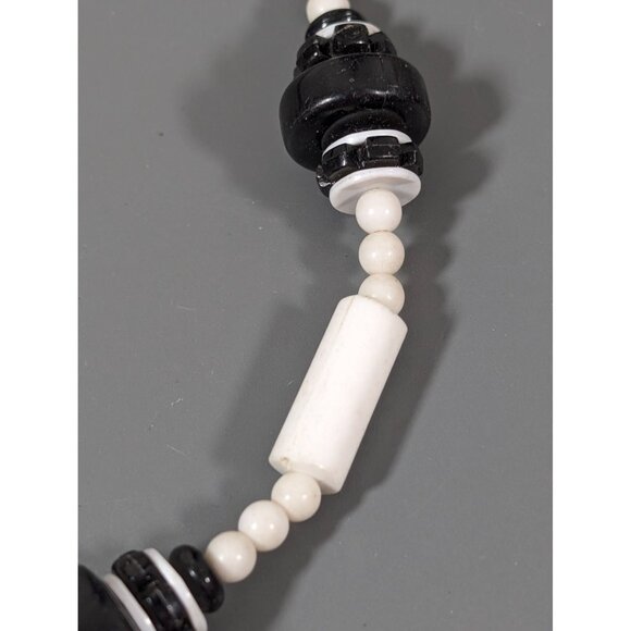 Vintage Black White Lucite Bead Choker Necklace Mid Century MOD 16" - Picture 4 of 10